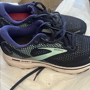 Brooks Women's Athletic Shoes - Black and Mint